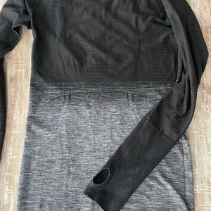 Lululemon Long sleeve Swiftly Sz 6